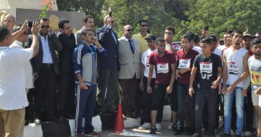 صور .. رئيس جامعة المنيا يطلق شارة البدء لمارثون "سيناء فى القلب"