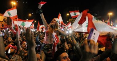 فنانون يقتحمون تلفزيون لبنان احتجاجا على عدم تغطيته للتظاهرات