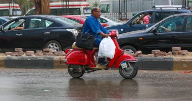 هطول أمطار خفيفة على مدينة كفر الشيخ.. والمحافظة ترفع حالة الاستعداد