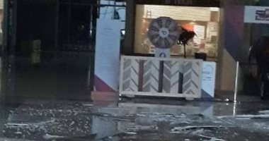 اضبط مخالفة.. محلات مول طنطا تغرق بمياه الأمطار وسقوط الأسقف بعد افتتاحه بشهر