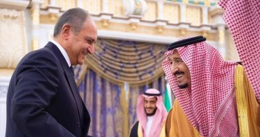 سفير مصر الجديد بالرياض يُقدم أوراق اعتماده إلى الملك سلمان بن عبد العزيز