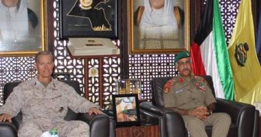 رئيس الأركان بالكويت يستقبل قائد قوات "المشاة البحرية" الأمريكية 