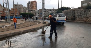 توقف هطول الأمطار وانحسار المياه من الشوارع بالإسكندرية .. صور