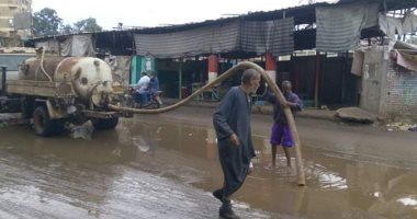 صور.. رئيس مدينة منوف: دفعنا بسيارات شفط لرفع مياه الأمطار بالشوارع