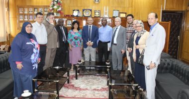 جامعة طنطا يلتقى وفد نيجيرى لبحث التعاون مع أقسام المستشفيات الجامعية