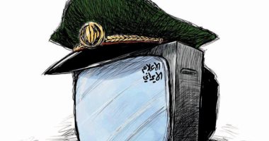 كاريكاتير الصحف السعودية.. الحرس الثورى يتحكم بالأعلام الإيرانى