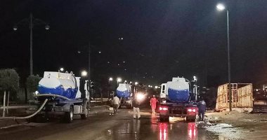 صور.. استمرار أعمال رفع مياه الأمطار من شوارع مرسي مطروح