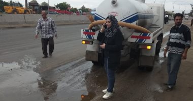 صور.. شفط مياه الأمطار بالطريق السريع بمدينة قها بالقليوبية
