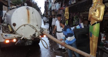 سيارات شفط المياه تنتشر فى شوارع الجيزة