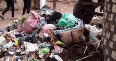 قارئ يشكو من انتشار تلال القمامة بقرية "تتا" بالمنوفية