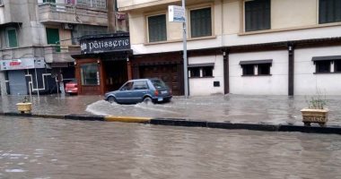 أمطار غزيرة.. ارتفاع منسوب المياه بشوارع الإسكندرية (صور)
