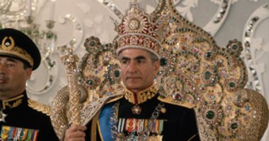 زي النهارده.. شاه إيران السابق يتوج نفسه ملكا فى يوم ميلاده