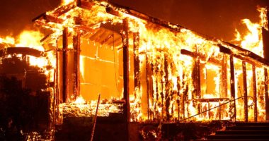 صور.. سلطات كاليفورنيا تجلى 180 ألف شخص بسبب الحرائق