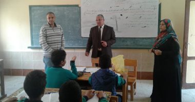 صور.. مدير تعليم الإسماعيلية يتفقد مدرسة السلام الإعدادية