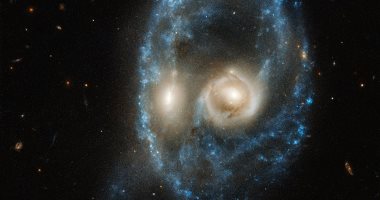 تلسكوب هابل يشارك فى الهالوين بالتقاط صورة تصادم مخيف بين مجرتين