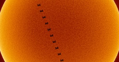ناسا تنشر صورة للمحطة الفضائية الدولية أثناء مرورها أمام الشمس