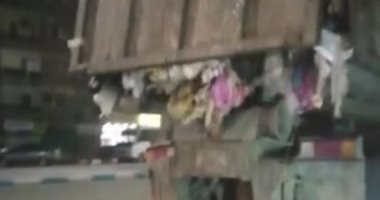 "إسلام" يشارك بصور لتناثر المخلفات بسبب تهالك سيارة جمع القمامة فى السويس