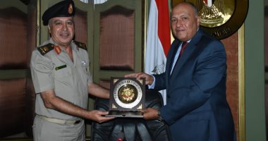 شكرى يلتقى الدفعة 49 من دارسى دورة الدفاع الوطنى لأكاديمية ناصر العسكرية