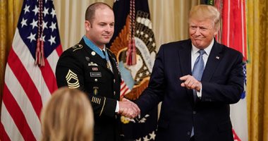ترامب يمنح ميدالية الحرية "أرفع وسام وطنى بأمريكا" إلى رقيب بالجيش تقديرا لوطنيته
