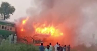 شاهد.. أثار حريق قطار باكستان بعد انفجار موقدين للطهى ومصرع 46 شخصا