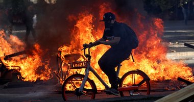 تشيلى.. تصاعد وتيرة العنف بين المحتجين والشرطة فى العاصمة سانتياجو