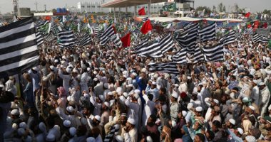 الآلاف يحتجون في باكستان على إعادة نشر رسوم النبي محمد بفرنسا
