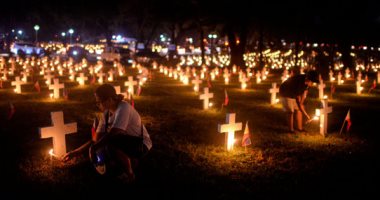 كرواتيا تحتفل بيوم القديسين وسط إضاءة آلاف الشموع 