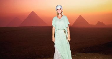من قلب الأهرامات.. كاتى بيرى تتغزل فى الحضارة الفرعونية فى عيد ميلادها الـ35