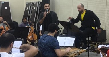 صور.. بروفة المطرب محمد الشرنوبى استعدادا لحفله بمهرجان الموسيقى العربية