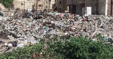 قارئ يشكو انتشار القمامة بمنطقة النهضة بالسلام