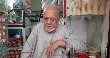 حلاوة زمان عروسة وحصان.. "عم حامد" يكشف حكايات صناعة حلوى المولد النبوي