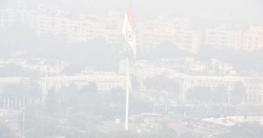 الهند تواجه التلوث بأقنعة وجه لخمسة ملايين من أطفال المدارس فى نيودلهى 