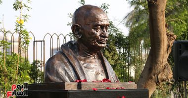 الهند تزيح الستار عن تمثال غاندى بحديقة الحرية بالقاهرة فى ذكراه الـ150