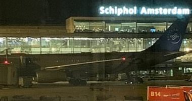 متحدث: حادث طائرة امستردام نتيجة إطلاق صافرات الإنذار بطريق الخطأ