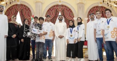 محمد بن راشد يلتقى فريق الإمارات الفائز فى بطولة العالم للروبوتات