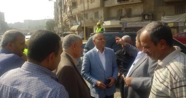 نائب محافظ القاهرة يلتقى سكان العزبة البيضاء بالمرج لحل مشكلة الصرف الصحى