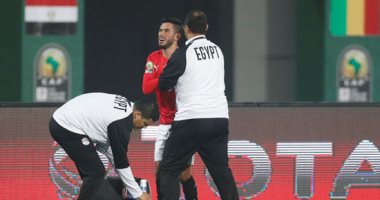 ناصر ماهر يعود لدكة منتخب مصر الاولمبي بجبيرة على الكتف 