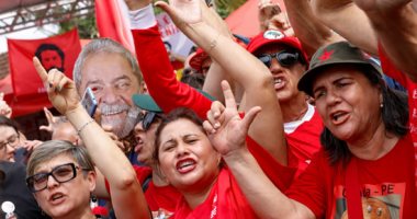 الآلاف يستقبلون الرئيس البرازيلى السابق لولا دا سيلفا بعد قرار الإفراج عنه