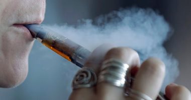دراسات عكس بعض.. هل السجائر الإلكترونية أقل ضررا على الرئة من التقليدية؟