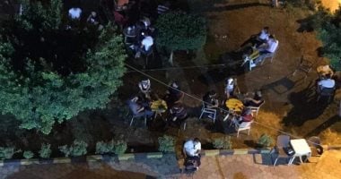 سكان محور السادات بالعبور يشكون المقاهى تحتل المساحات الخضراء والأرصفة