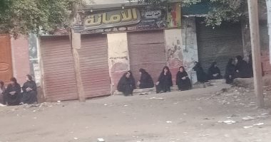 صور.. قرية الحصافة تتشح بالسواد لتشييع خفيرين ومواطن توفوا برصاص مجهول