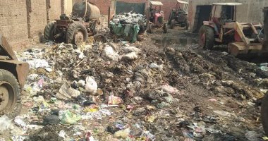 قارئ يشكو انتشار القمامة جوار مدرسة محمد هلال بكوم النور فى الدقهلية