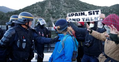 اشتباكات بين الشرطة الفرنسية ومتظاهرى كاتالونيا على نقطة حدودية