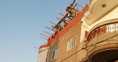 صور.. حملة مكبرة لإيقاف أعمال البناء المخالف بـ3 عقارات شرق الإسكندرية