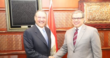 وزير القوى العاملة يبحث مع السفير السعودى تسهيل عمل شركات إلحاق العمالة المصرية