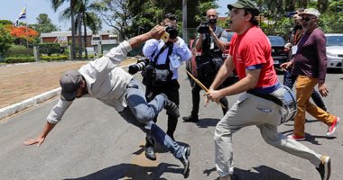 مؤيدو رئيس فنزويلا ومعارضية وجها لوجه فى البرازيل