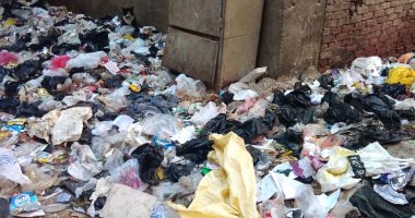 شكوى من تراكم القمامة بمنطقة المتربة وشارع عمر بن الخطاب فى بشتيل