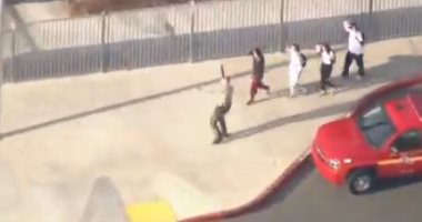 فيديو.. الشرطة الأمريكية تُغلق المدارس فى محيط موقع إطلاق النار بكاليفورنيا