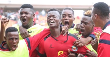 ثعبان "المامبا" يثير التساؤل فى مباراة موزمبيق ورواندا بتصفيات أفريقيا 