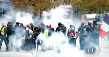 مواجهات عنيفة بين الشرطة الفرنسية ومحتجين من السترات الصفراء فى باريس